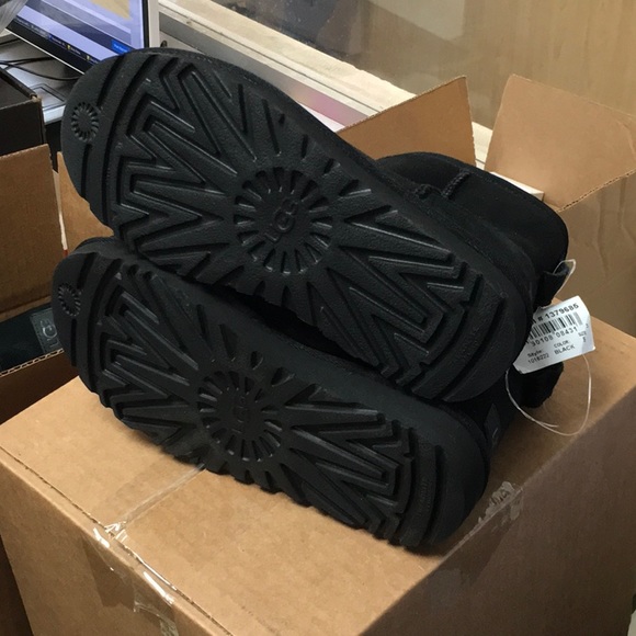 UGG Women's Classic Mini II 1016222 - Picture 3 of 8